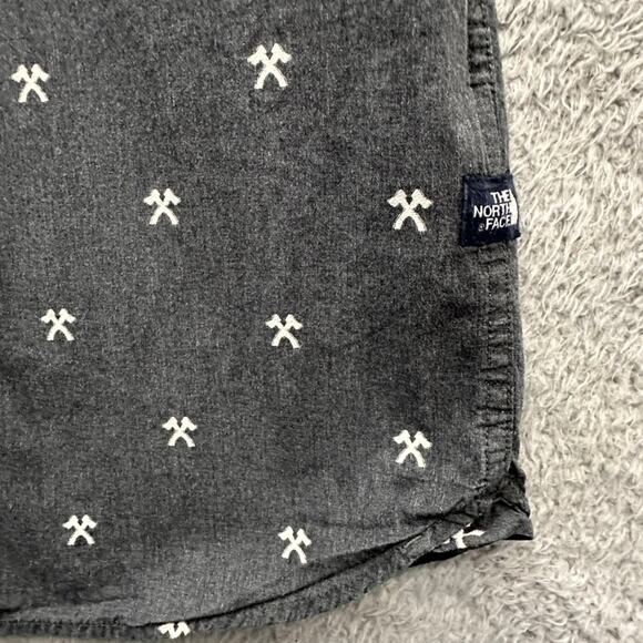 The North Face Men's Medium Button Up Short Sleeve Shirt Axe Design Casual - Picture 5 of 7